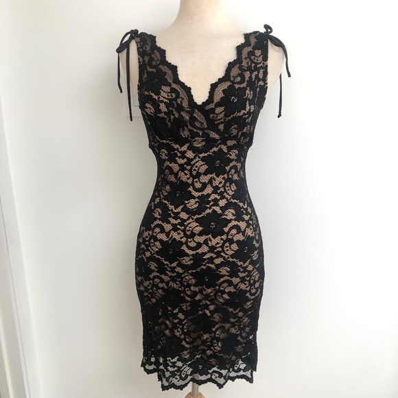 Lace mini dress - Picture 1 of 4